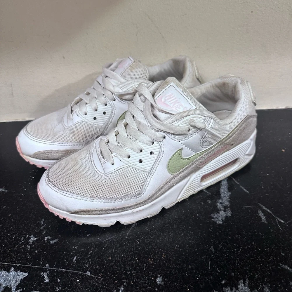 Nike Air Max Women’s Size 7.5